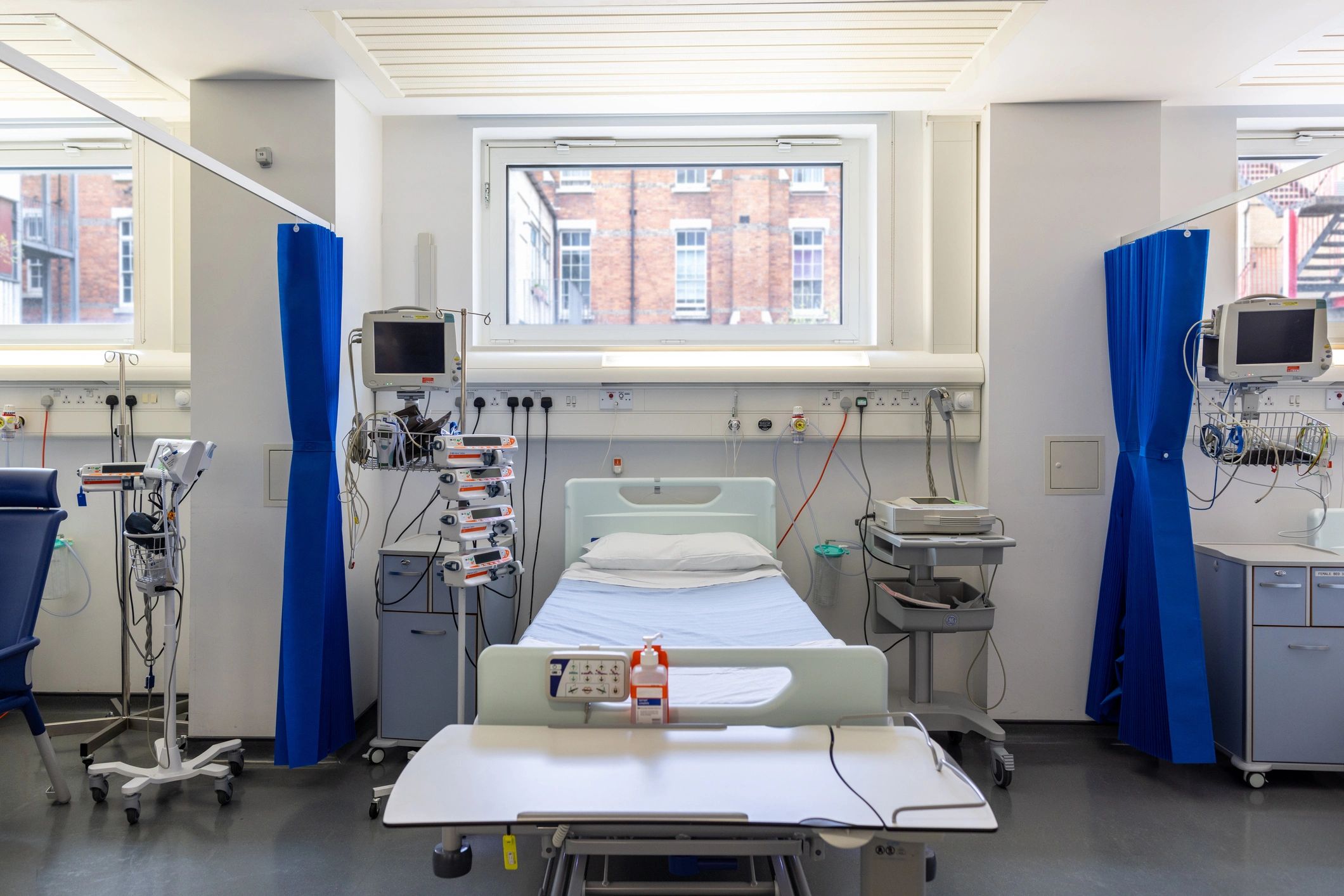 Quarto de hospital moderno
