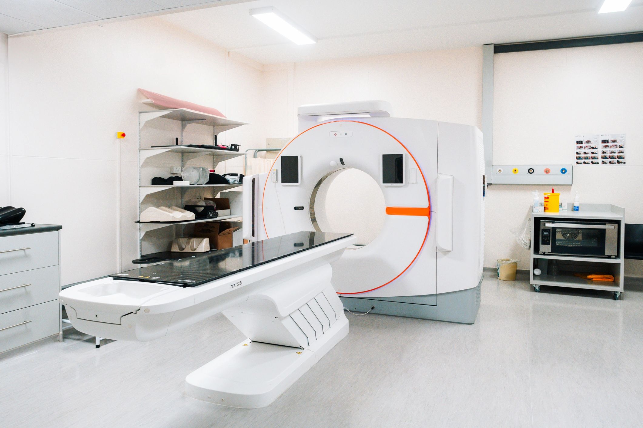 Sala de diagnóstico com equipamento avançado