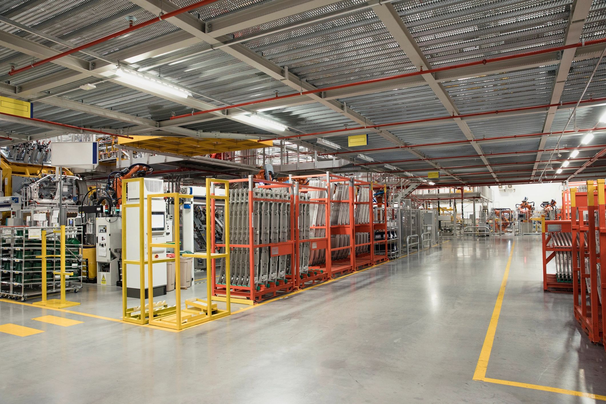 Ambiente industrial representando estrutura e capacidade de produção